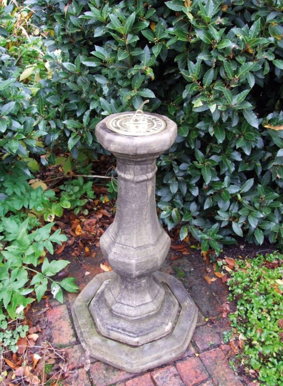 "STATUES & SCULPTURES Brass Pedestal Garden Sundial with Stone Base – Outdoor Decorative Timepiece"