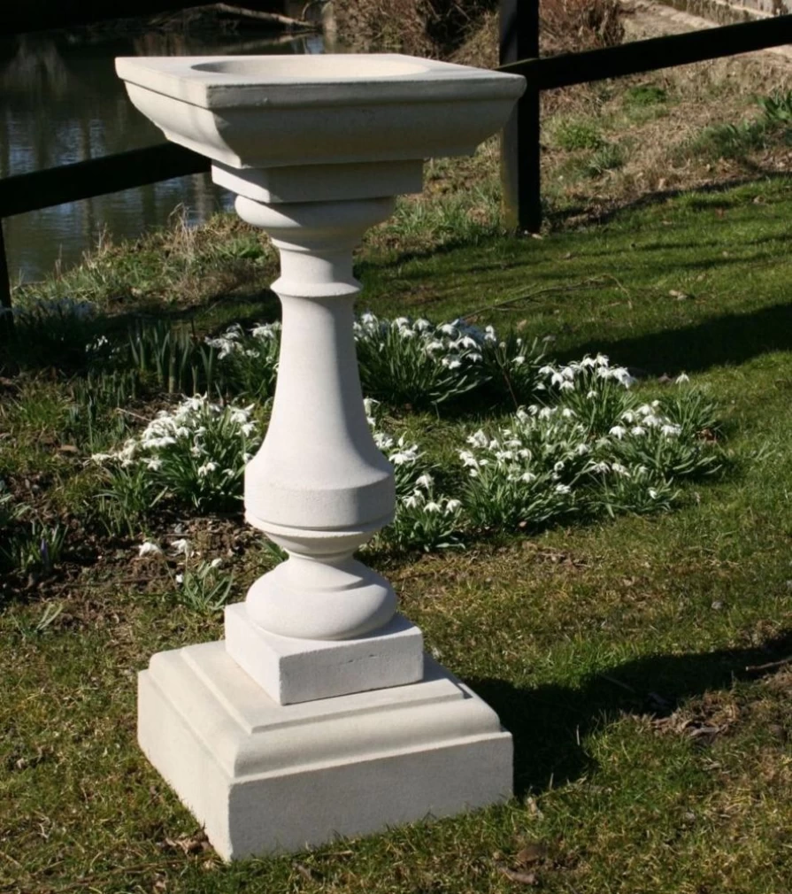 "STATUES & SCULPTURES Elegant Stone Bird Bath for Garden - Classic Design Outdoor Decor"