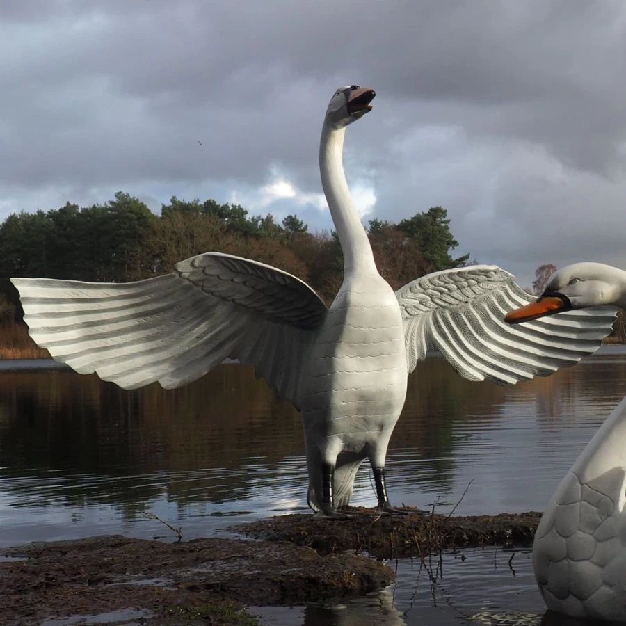 "Grand Pair of White Metal Swan Garden Statues – Antique Outdoor Decor by STATUES & SCULPTURES"