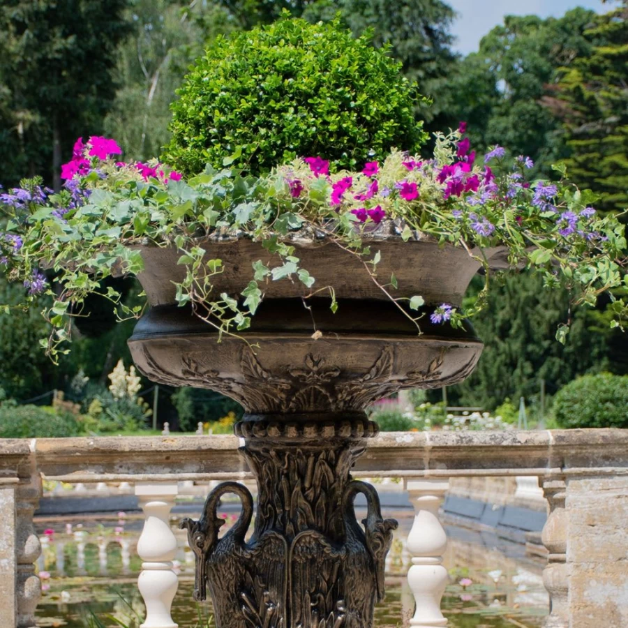 "STATUES & SCULPTURES Grand Swan Urn - Bronze Outdoor Garden Planter for Plants"
