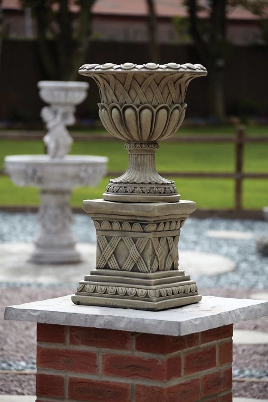 "STATUES & SCULPTURES Pedestal Woven Stone Outdoor Garden Planter"
