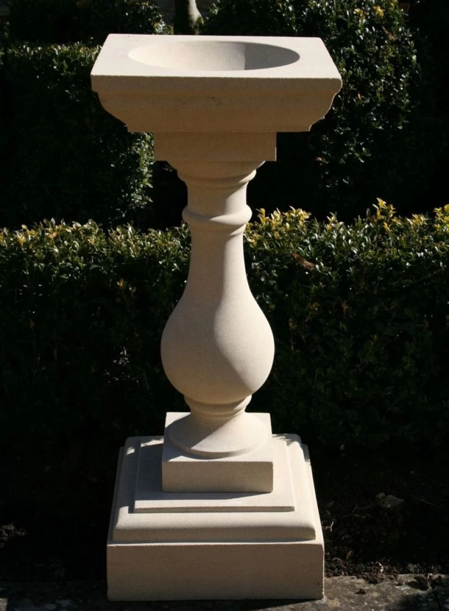 "STATUES & SCULPTURES Classic Stone Bird Bath for Garden - Elegant Outdoor Decor"
