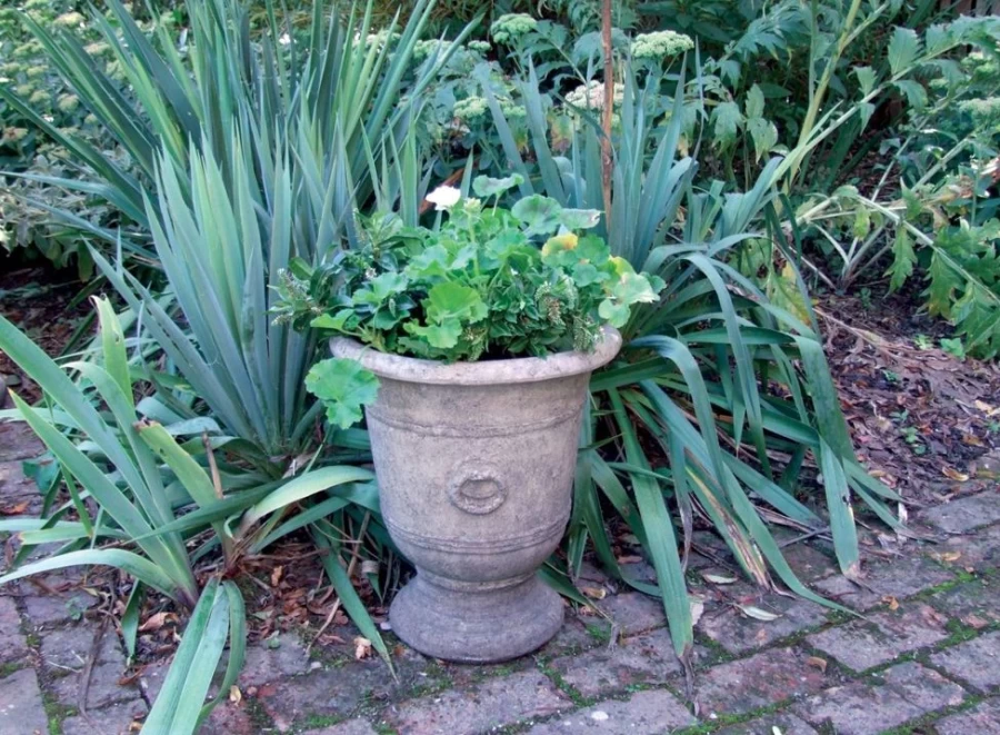 "STATUES & SCULPTURES Modena 35 Stone Vase - Outdoor Garden Planter for Patio and Lawn Decor"