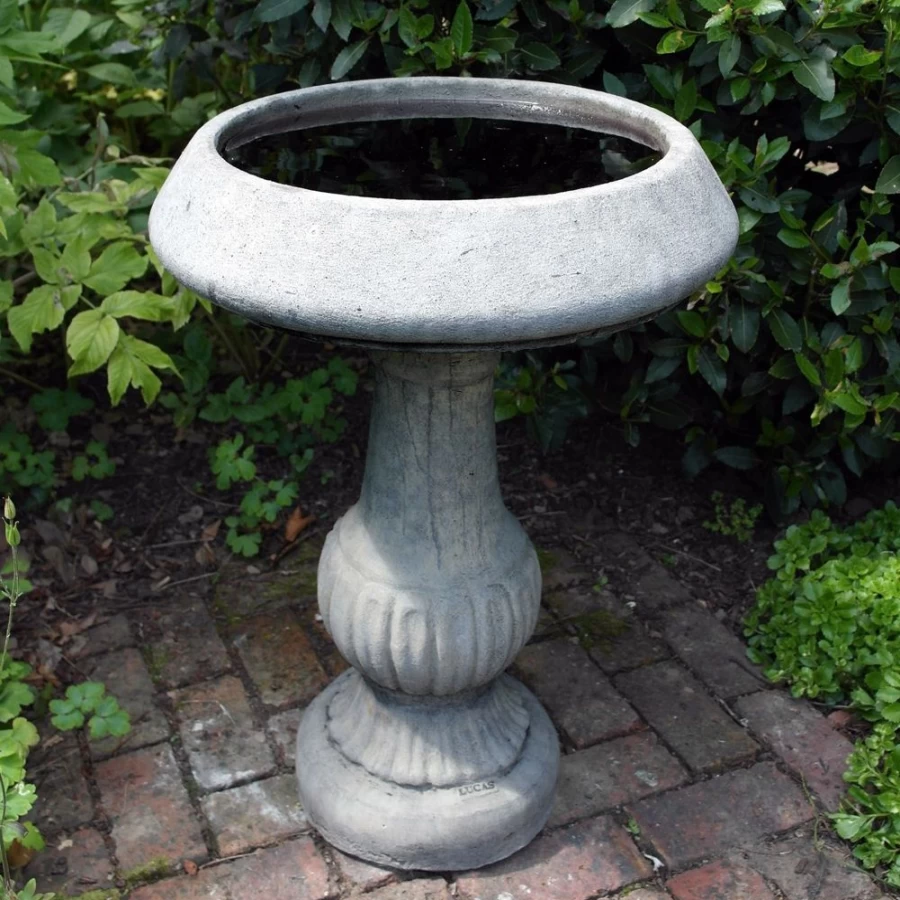 "STATUES & SCULPTURES Victorian Stone Bird Bath for Garden - Classic Outdoor Decor"