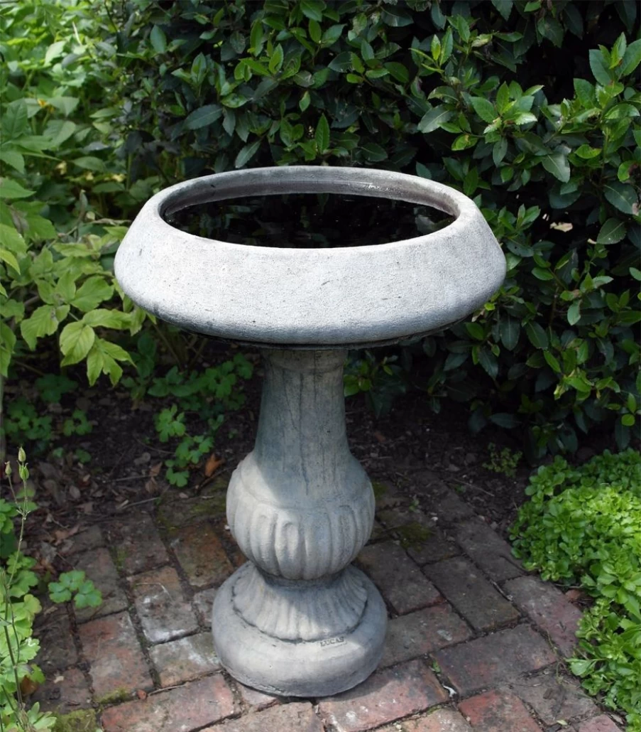 "STATUES & SCULPTURES Victorian Stone Bird Bath for Garden - Classic Outdoor Decor"