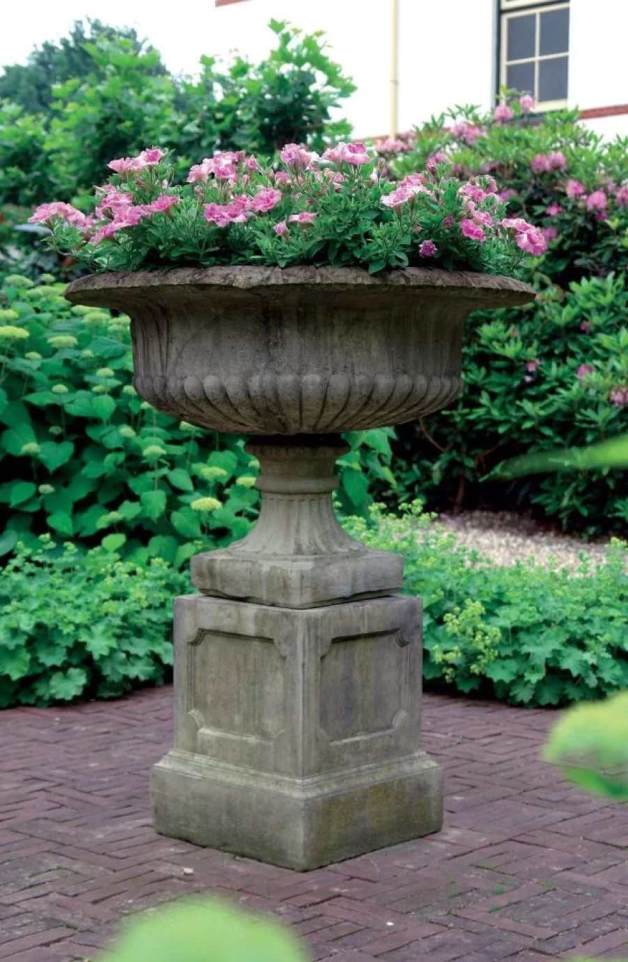 "STATUES & SCULPTURES Victorian Pedestal Garden Planter - Grand Stone Outdoor Decor"