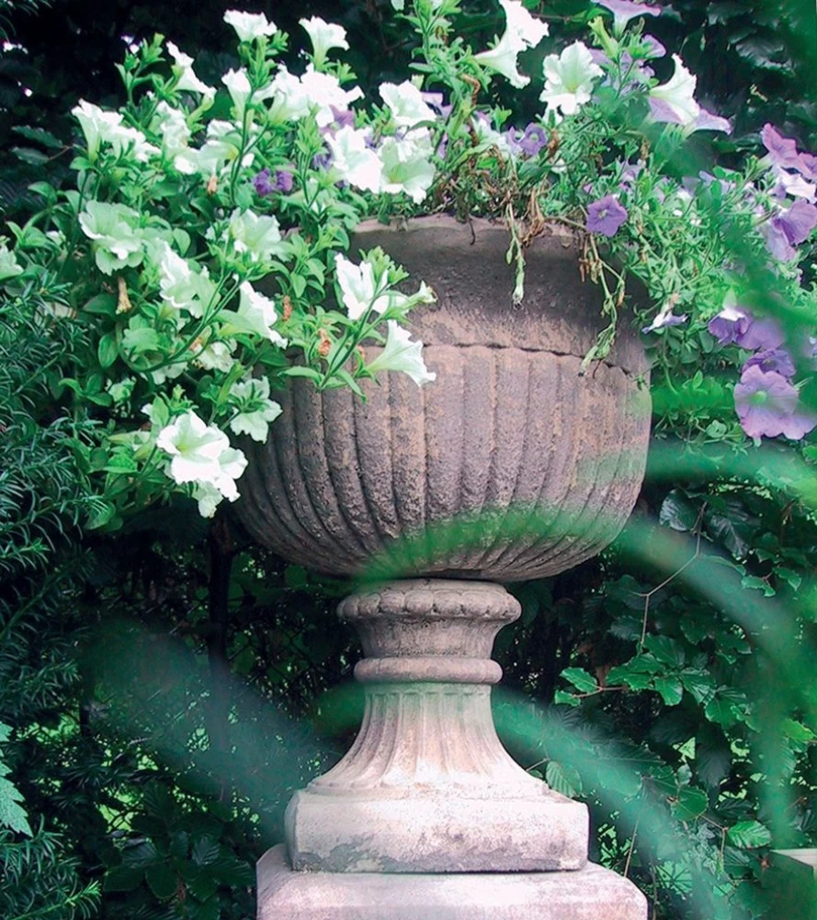 "STATUES & SCULPTURES Chelsea Vase - Stone Garden Planter for Outdoor Decor"
