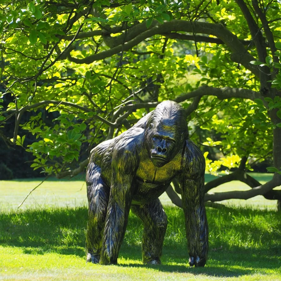 "Life-Size Bronze Gorilla Statue for Garden – STATUES & SCULPTURES Collection"