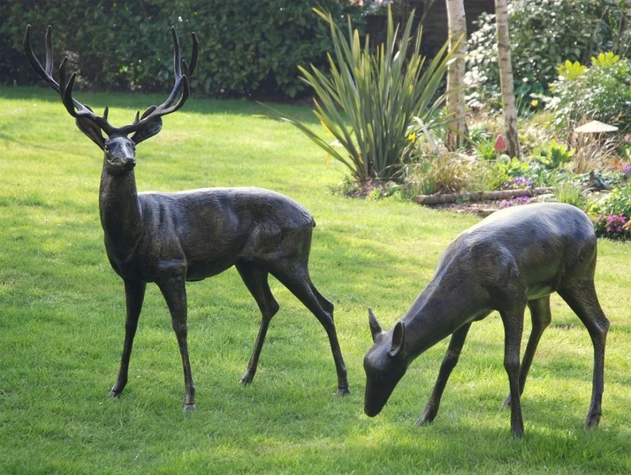 "Life-Size Bronze Stag and Doe Garden Statues by STATUES & SCULPTURES – Wild Animal Sculpture for Outdoor Decor"