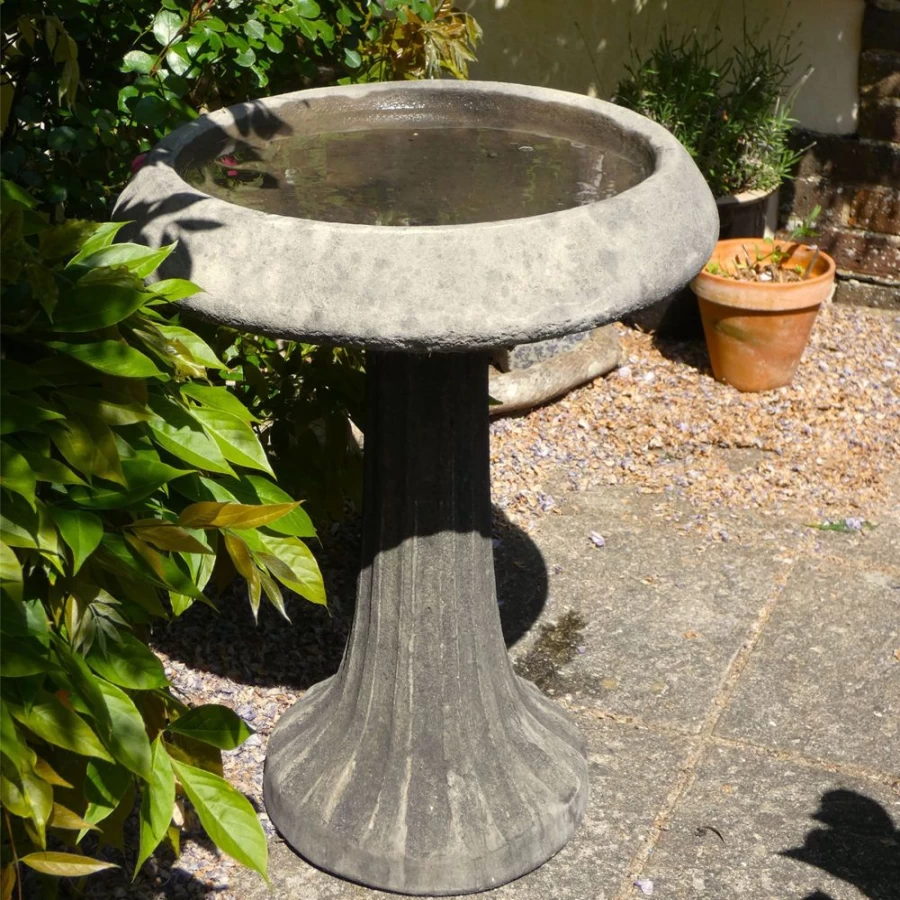 Modern Fluted Stone Bird Bath for Garden – STATUES & SCULPTURES Elegant Outdoor Decor