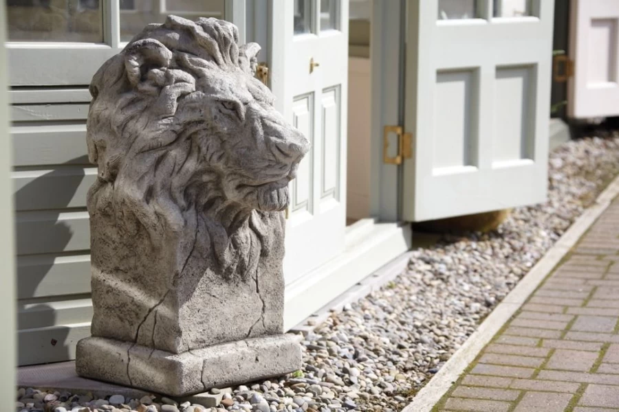 "Handcrafted African Lion Stone Statue for Garden Decor – STATUES & SCULPTURES Collection"