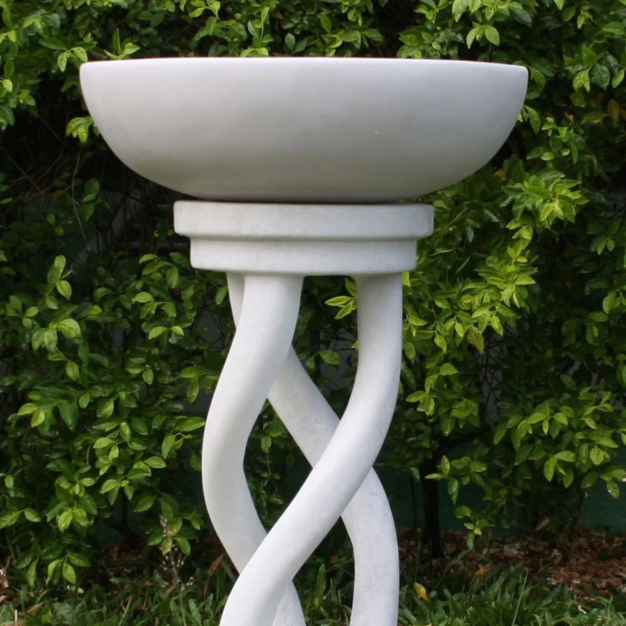 "STATUES & SCULPTURES Thirlmere Modern Marble-Resin Outdoor Bird Bath for Garden Decor"